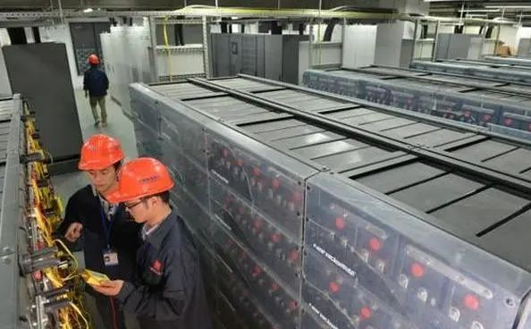 鉛酸蓄電池如何加水來(lái)延長(zhǎng)電池蓄電能力，需要注意哪些細(xì)節(jié)？